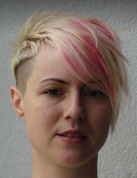 asymetryczne fryzury krótkie uczesanie damskie zdjęcie numer 10A